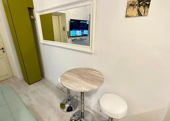 Tiny Elephant Mini In Appartamento
